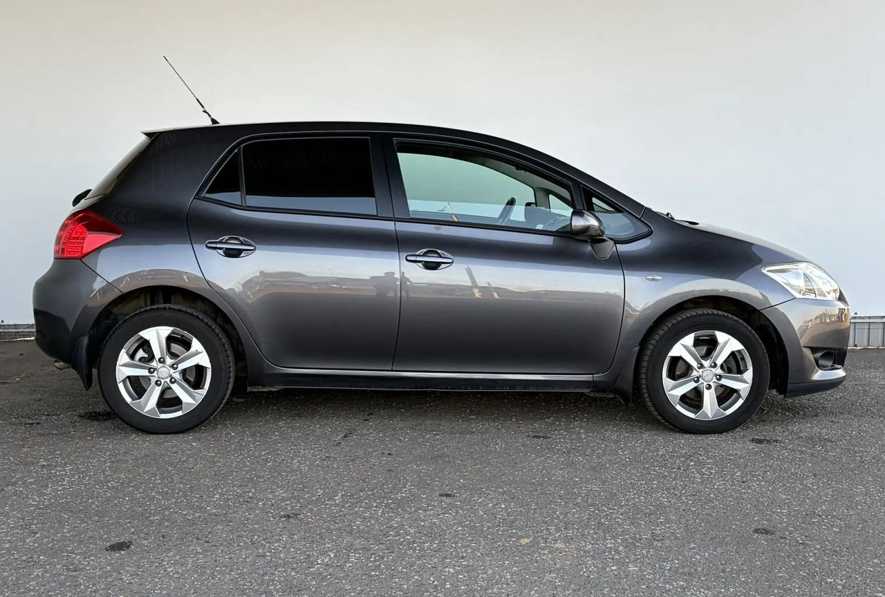 Toyota Auris — фото 4