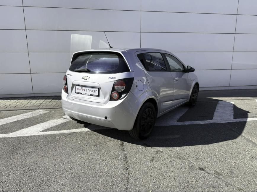 Chevrolet Aveo Hatchback 5 dr — фото 5