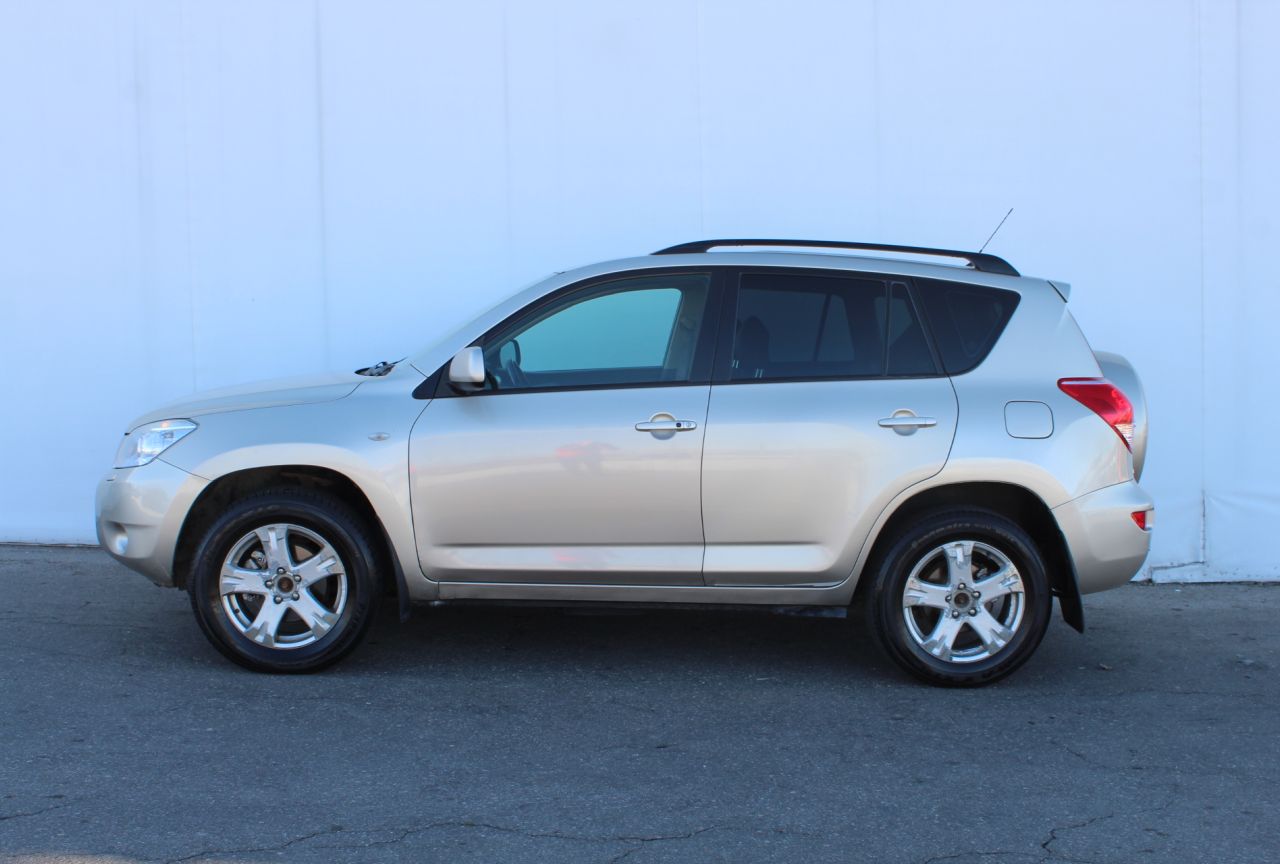 Toyota RAV 4 — фото 4