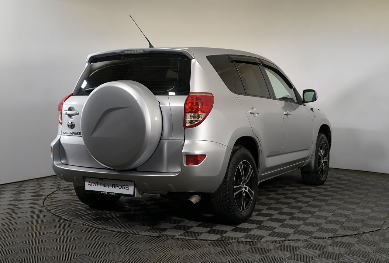 Toyota RAV 4 — фото 4