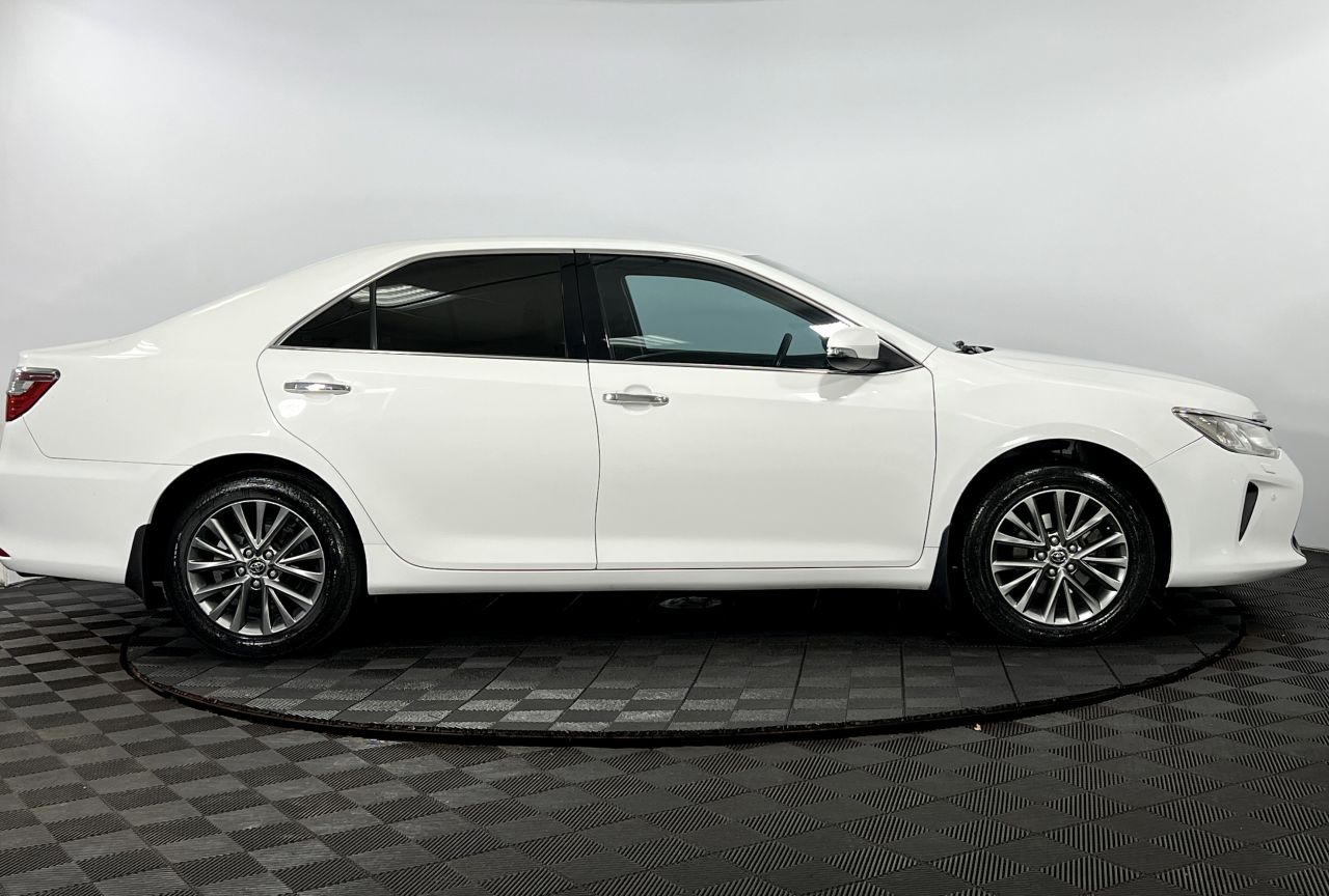 Toyota Camry — фото 5