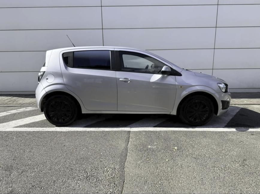 Chevrolet Aveo Hatchback 5 dr — фото 4