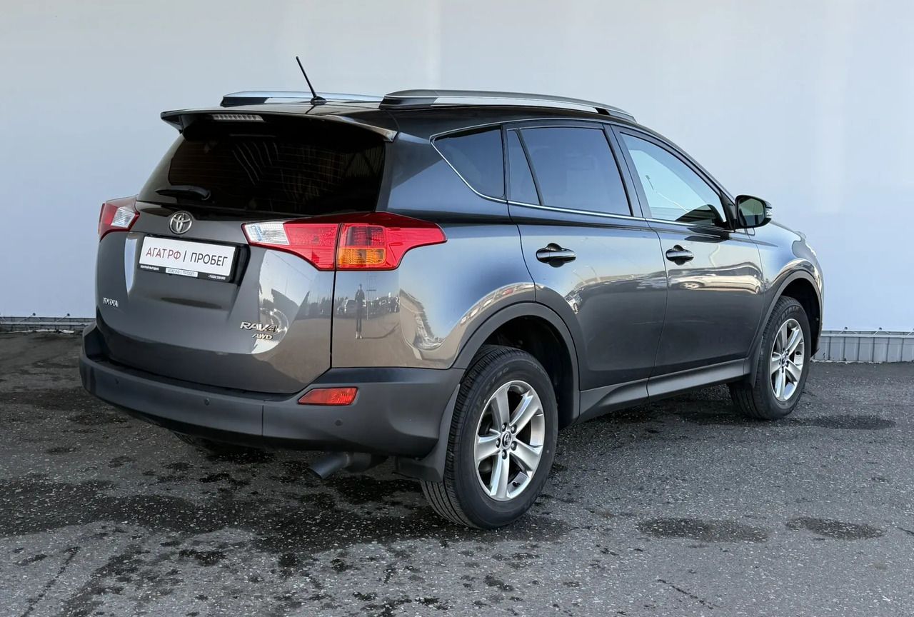 Toyota RAV 4 — фото 5