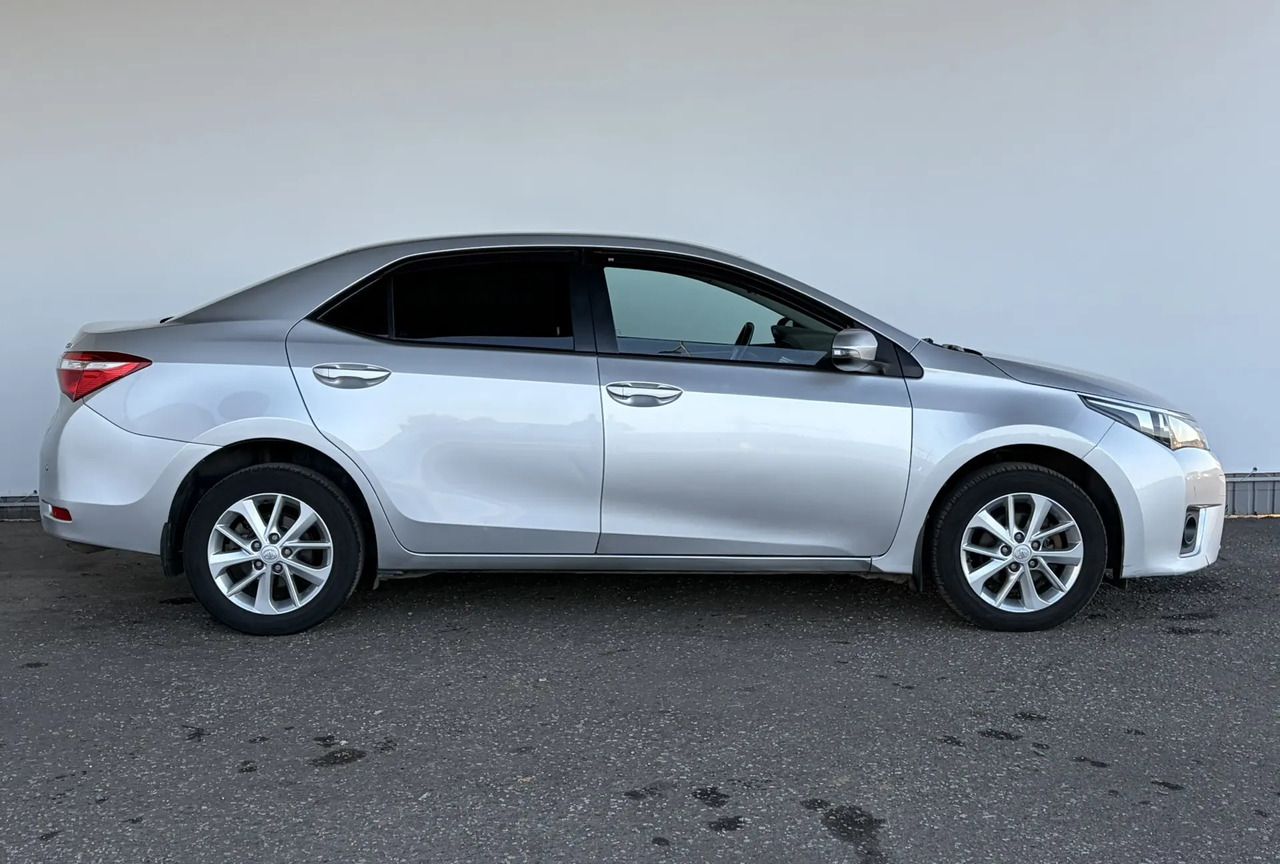 Toyota Corolla — фото 4