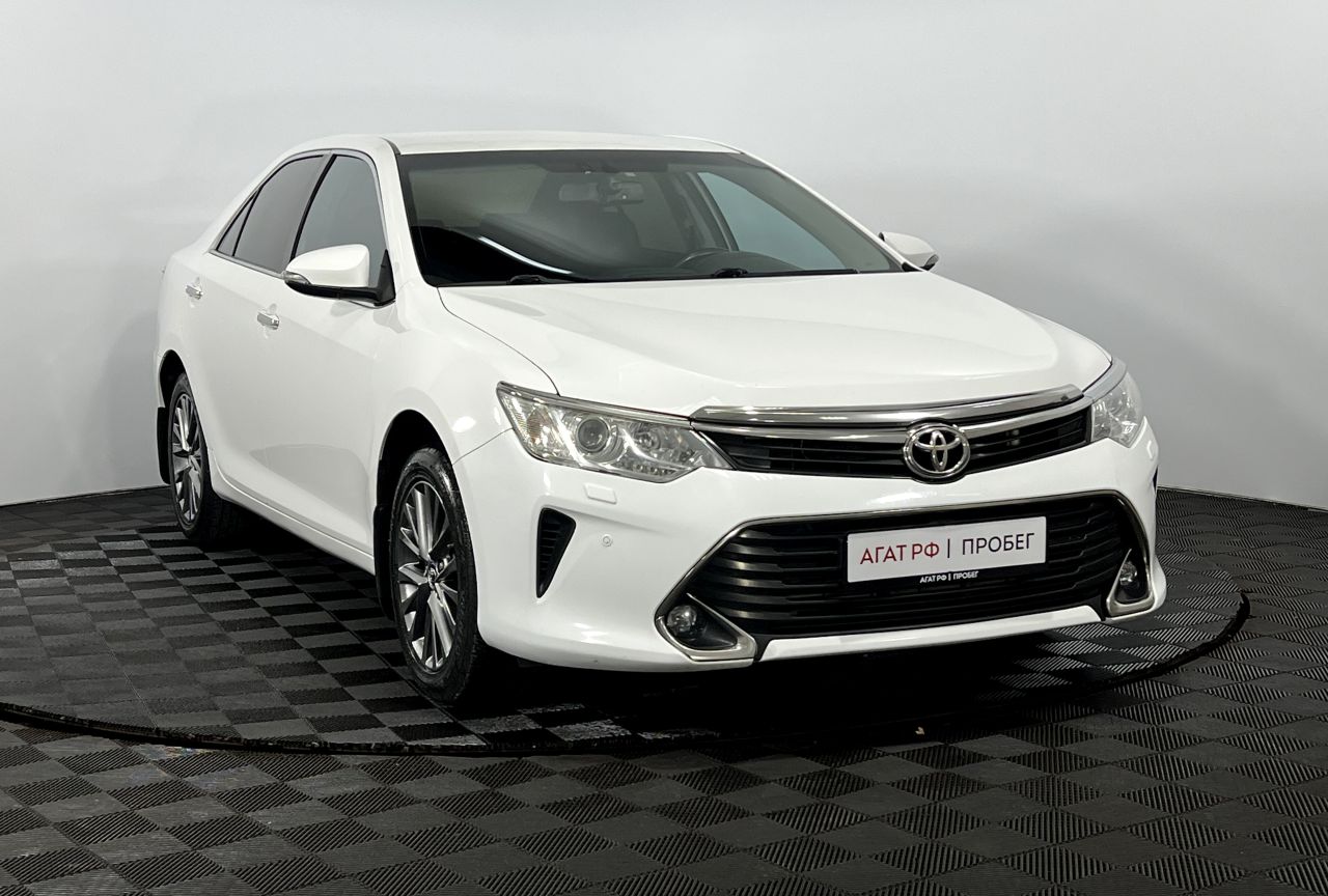 Toyota Camry — фото 4