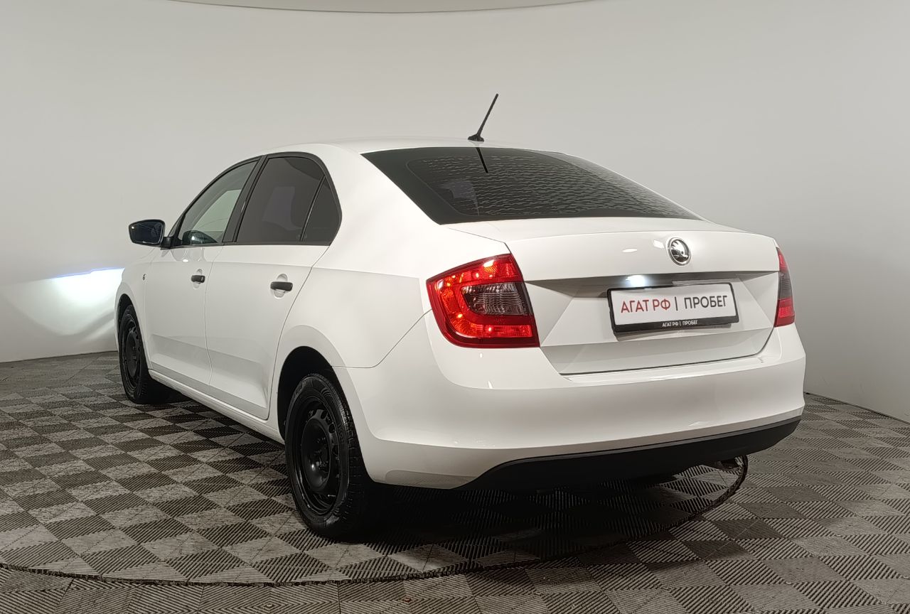 ŠKODA Rapid — фото 4