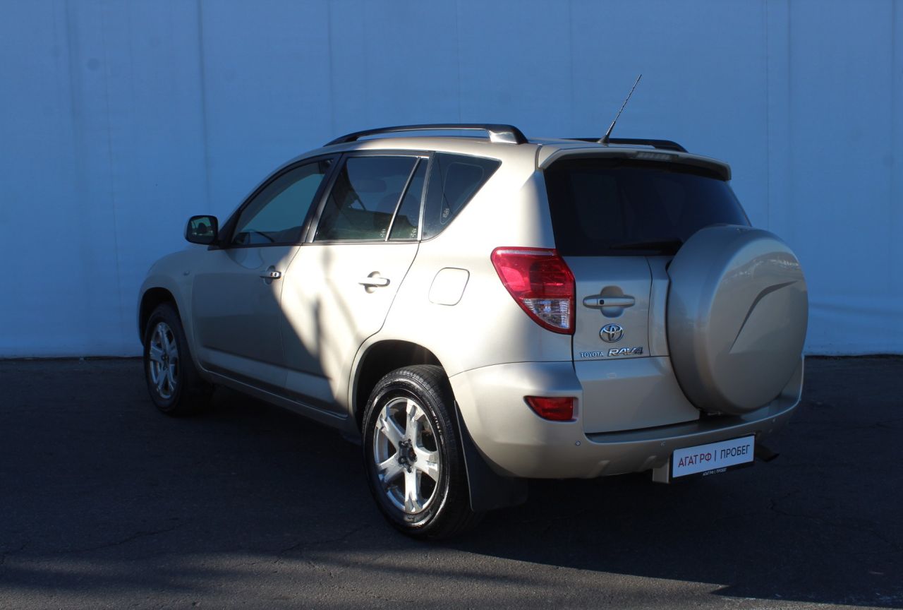 Toyota RAV 4 — фото 5