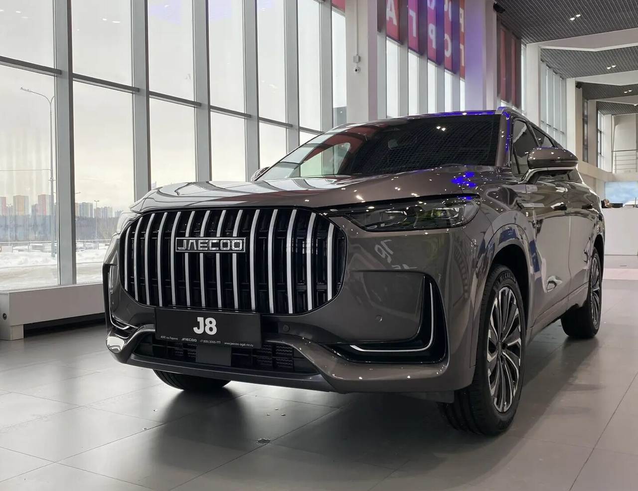 JAECOO J8 2.0T 7ст. робот. Престиж черн. салон 4ПП 25 г.в.