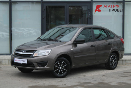 LADA Granta лифтбек 2018 года с пробегом 74 214 км
