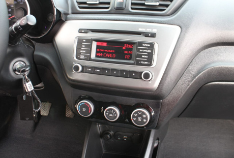 Kia Rio 2016 года с пробегом 72 529 км, фото 17