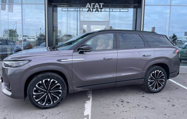 JAECOO J8 2.0T 7ст. робот. Престиж черн. салон 4ПП 25 г.в.