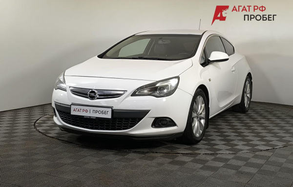Opel Astra 2013 года с пробегом 150 927 км, фото 1