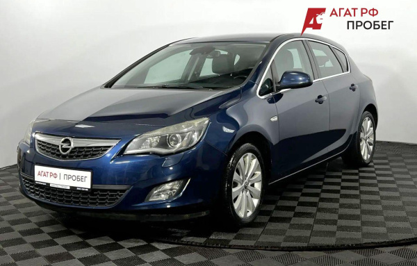 Opel Astra 2012 года с пробегом 153 846 км, фото 1