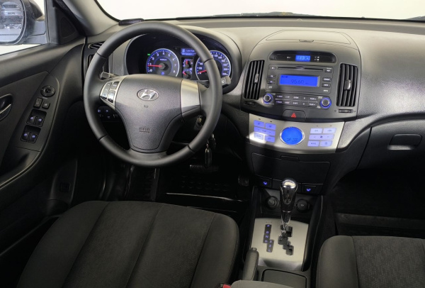 Hyundai Elantra 2010 года с пробегом 385 551 км, фото 11