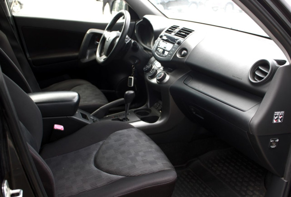 Toyota RAV 4 2012 года с пробегом 210 279 км, фото 14