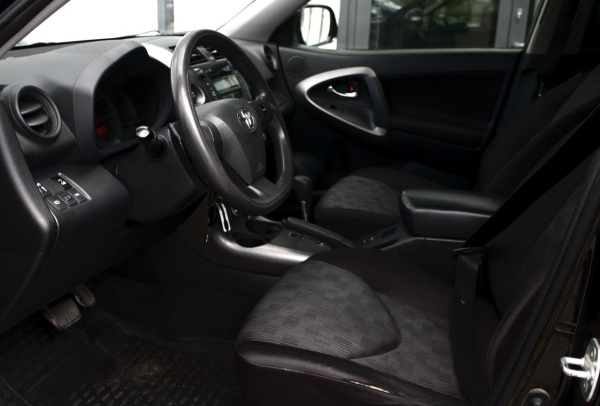 Toyota RAV 4 2012 года с пробегом 210 279 км, фото 13