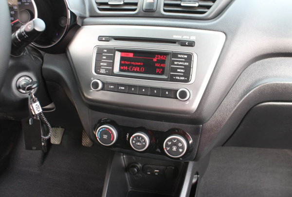 Kia Rio 2016 года с пробегом 72 529 км, фото 17